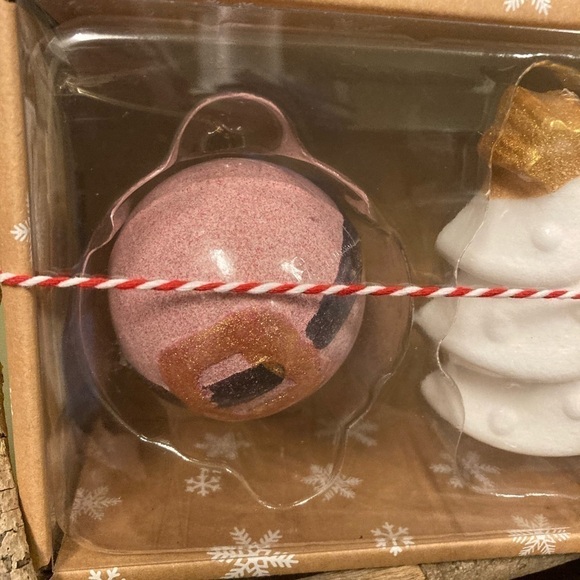 NIB! NEW HAPPY HOLIDAYS FESTIVE PEPPERMINT BATH FIZZERS - Picture 3 of 12